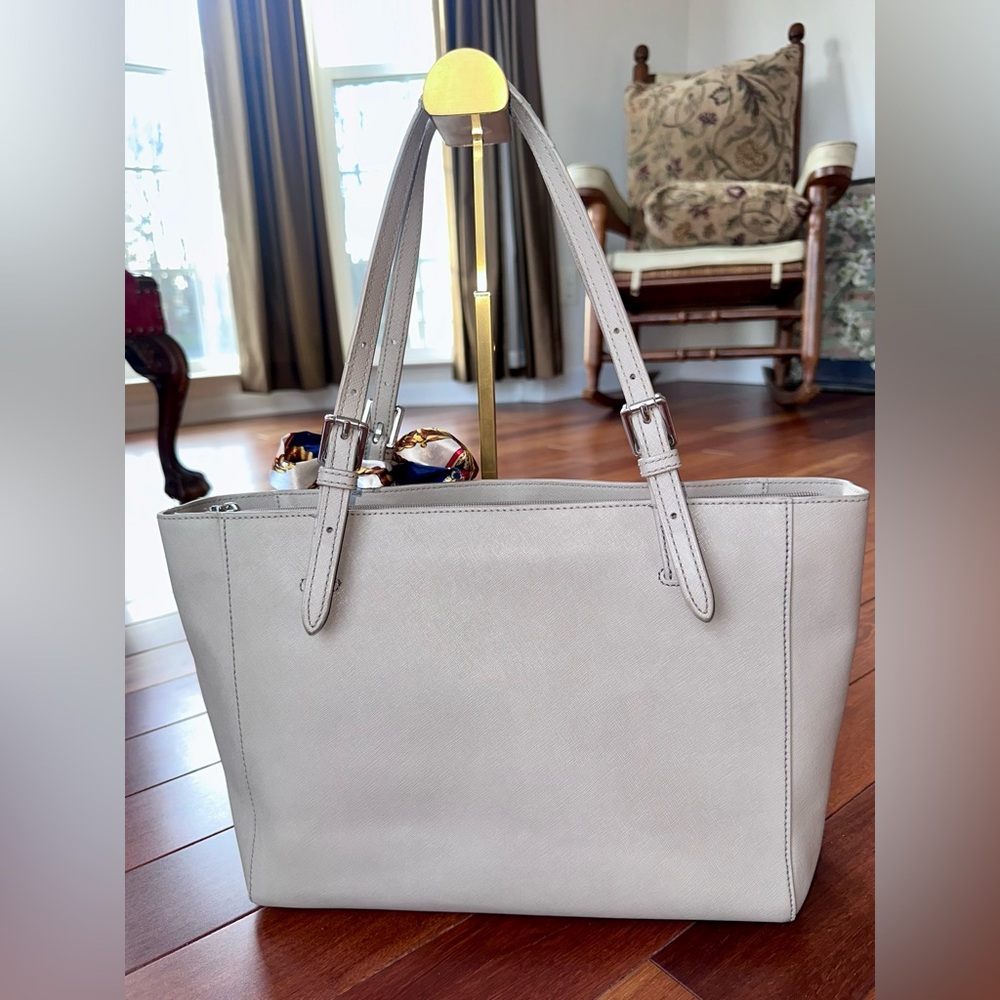 TORY BURCH Elegant Taupe Tote Bag with Accent scarf - Picture 3 of 13